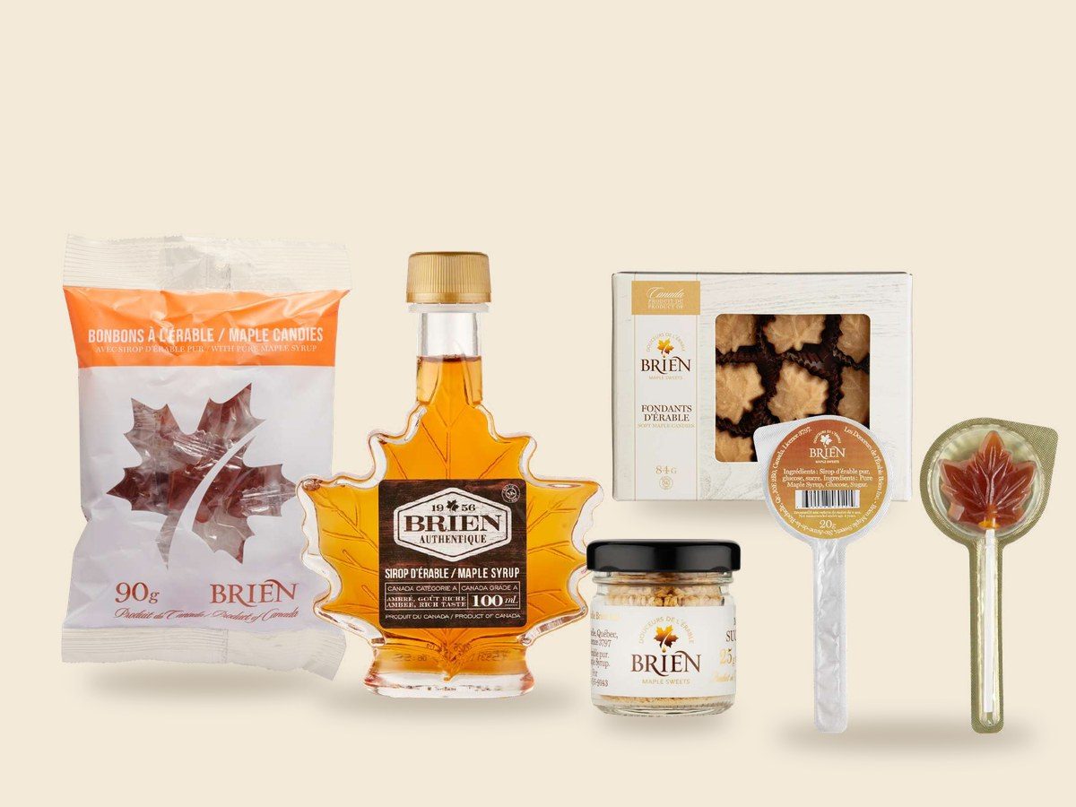 Carry-On Canada Box contents: hard maple candies, 100 ml maple-leaf syrup bottle, soft maple candies box, maple sugar jar and two lollipops